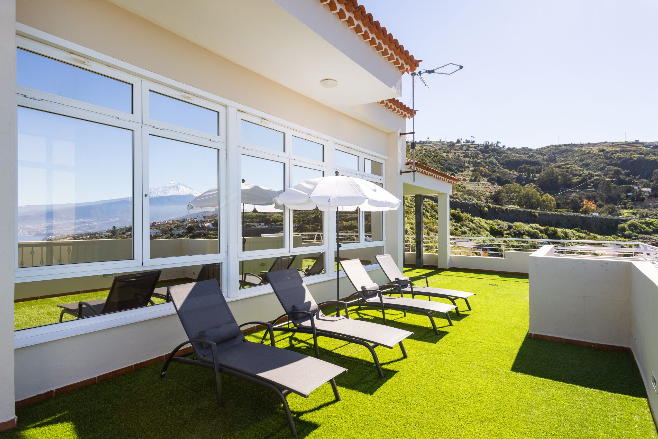 Villa de lujo con terraza en Tenerife - EdenRentals gestión de propiedades